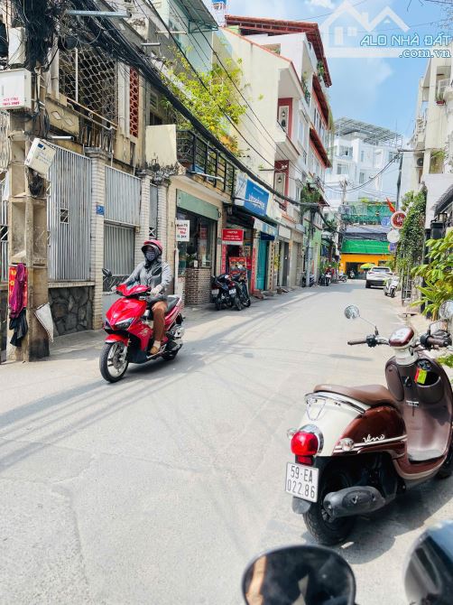 Hẻm xe hơi 29 Đoàn Thị Điểm, DT 4 x 13 nở hậu, giá 9 tỷ