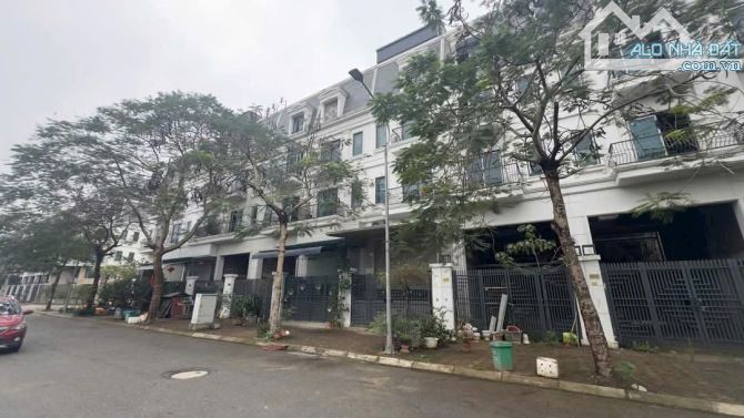 BÁN BIỆT THỰ THÔ PHỐ SÀI ĐỒNG LONG BIÊN 15 TỶ 100M,5 TẦNG, MT 7M, VỈA HÈ, Ô TÔ TRÁNH, KD