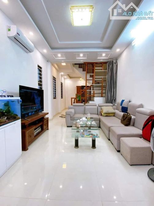Hiếm!! Nhà Trương Định Hoàng Mai – 31m 5 Tầng – Ô Tô 10m, Mới Đẹp, 5,7 Tỷ.