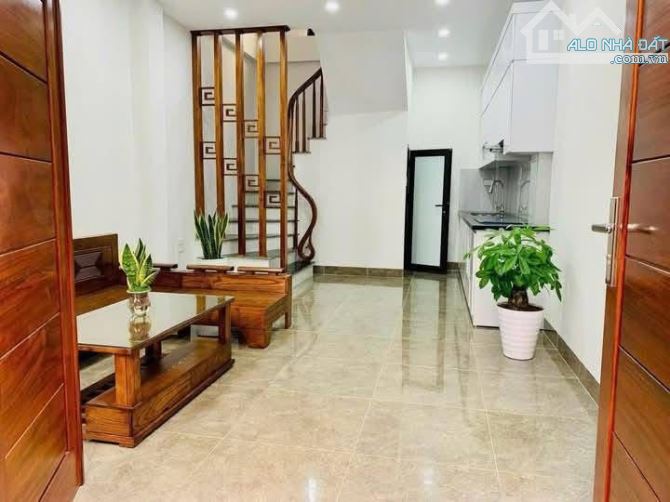 BÁN NHÀ ĐỨC GIANG 45M2, MT3.9M, 4 TẦNG, Ô TÔ 20M, FULL NỘI THẤT