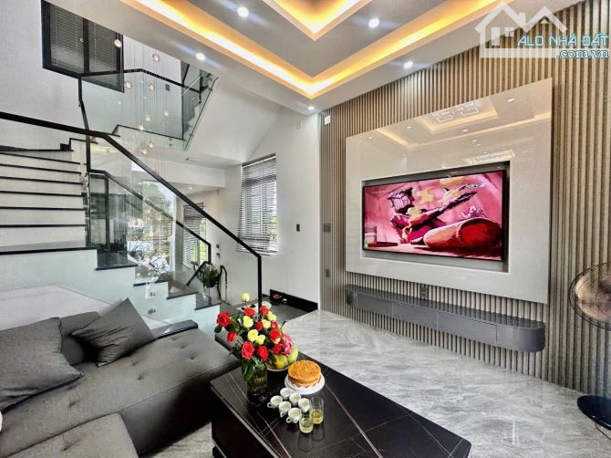 Cho thuê nhà 3 tầng mặt tiền KQH Bàu Vá, Huế giá rẻ