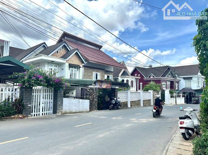 ĐẤT MẶT TIỀN P8 GPXD 1 TRỆT 3 LẦU HƯỚNG ĐÔNG BẮC