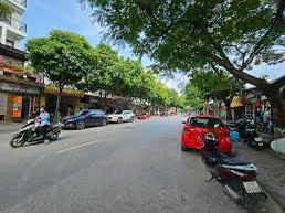 MẢNH ĐẤT SIÊU ĐẸP-PHỐ TRẠM 70m,Mt 4m,NGÕ THÔNG,2 ÔTÔ TRÁNH,ÔTÔ VÀO ĐẤT,GIÁ 12.x tỷ
