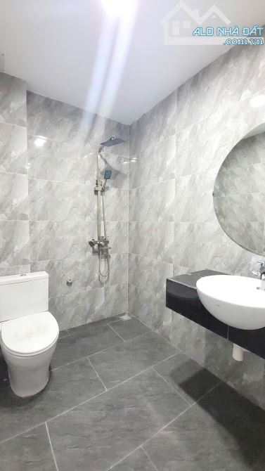 Nhà Thạch Bàn – Cổ Linh 36m2 Xây 6 Tầng Ngay Mặt Phố, Ô Tô Đỗ Cửa – 7.x tỷ