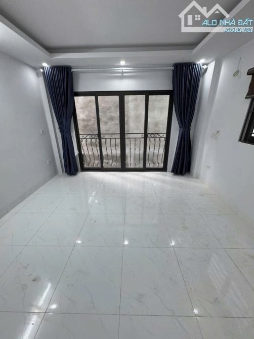 💥💥💥SIÊU PHẨM THẠCH BÀN- 6.2 TỶ DT45m - 6 TẦNG MỚI TINH - Ô TÔ VÀO NHÀ - FULL NỘI THẤT