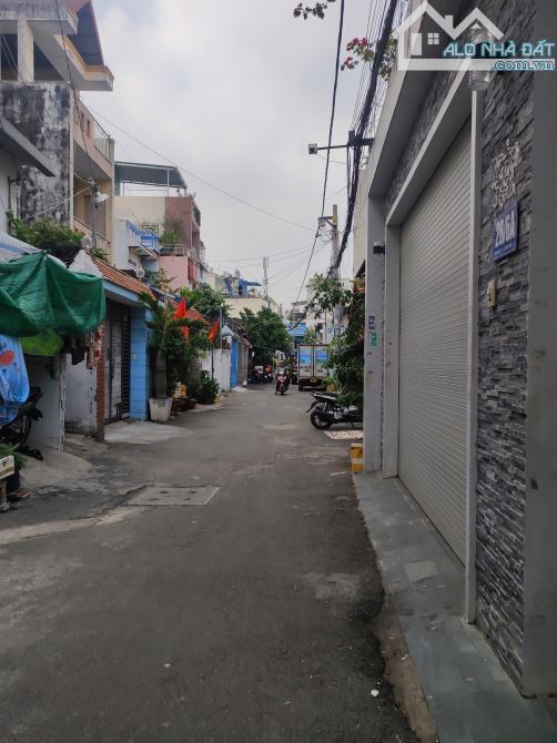 Nhà xưởng hẻm đường Đông Hưng Thuận 02, 5x18m, giá 5.9 tỷ