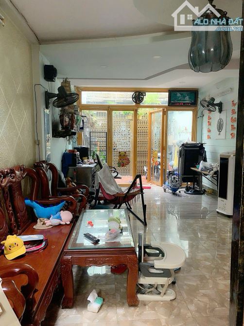Bán nhà chủ xây ở Dương Quảng Hàm P5, Gò Vấp. Dt 4x22m. 2 tầng. Hẻm xe hơi thông. 8ti7