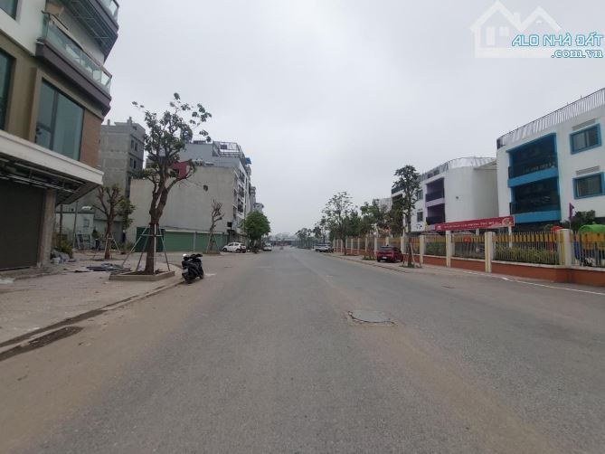 PHÂN LÔ, Ô TÔ, KINH DOANH, VỊ TRÍ ĐẮC ĐỊA, HIẾM