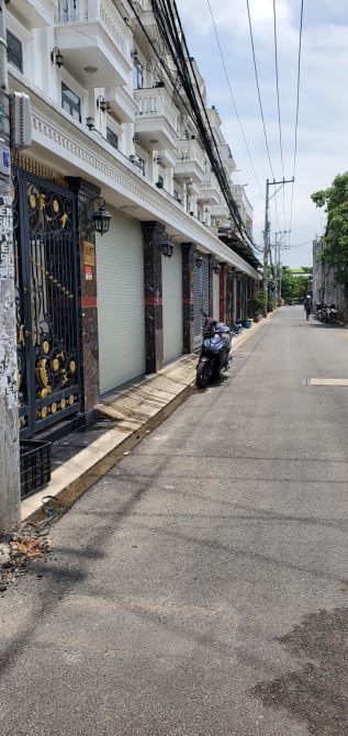 cần bán, nguyễn văn quá, PLÔ, HẺM ÔTÔ 6M2, dt 77M2 × 4T, đông hưng thuận quận 12, giá rẻ