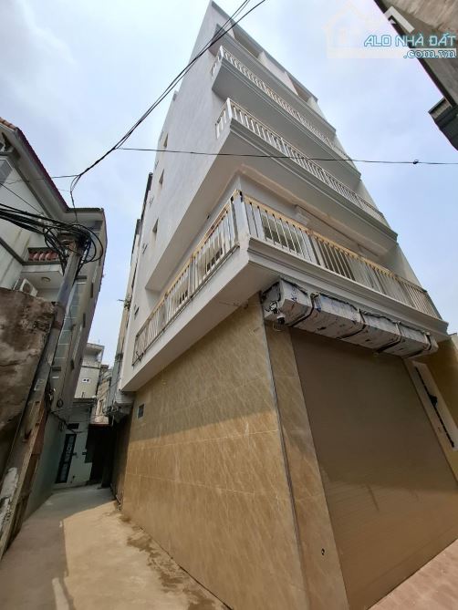 SIÊU PHẨM PHỐ LỆ MẬT - LÔ GÓC 44M - 6 TẦNG THANG MÁY FULL NỘI THẤT - O TO 7 CHỖ VÀO NHÀ