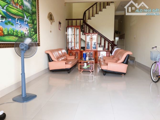 Bán nhà 1 trệt 2 lầu đối diện trường học khu Đô Thị Chí Linh , Diện tích 72m2 3pn 3wc