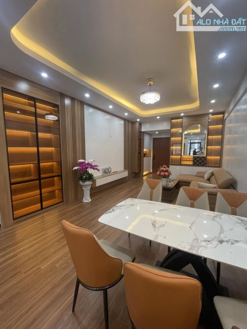 Nhà đẹp ở luôn CC  KĐTM Yên Hòa CG DT101m, tầng 7 3 ngủ 2WC, giá 6.4 tỷ tặng full nội thất