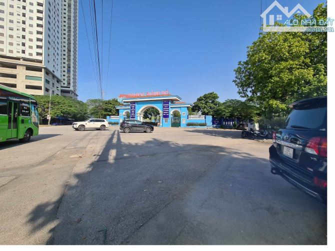 Bán đất đấu giá Lai Xá đại học thành đô Hoài Đức 75m, mt 5 chỉ 11.8 tỷ.