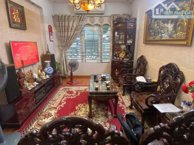Mặt phố Nguyễn Trãi, 2 thoáng, KD sầm uất. 38m2 x 5 tầng, MT 3.5m. Chỉ 15 tỷ!