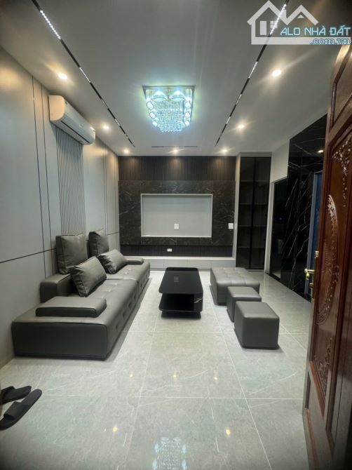 ĐẲNG CẤP NGỌC LÂM, MỚI KOONG – 6 TẦNG THANG MÁY, MẶT NGÕ Ô TÔ THÔNG, ĐỦ NỘI THẤT