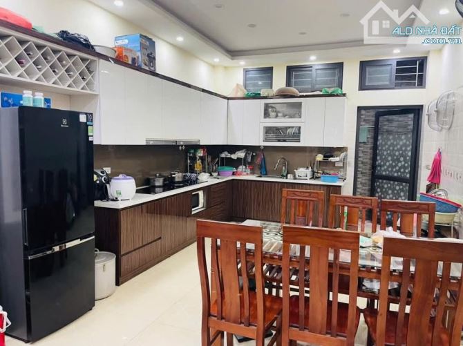 Bán nhà phân lô Phương Mai 46m2, 4 tầng, 2 mặt ngõ trước sau, ô tô tránh, chỉ 15 tỷ.