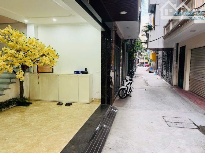 BÁN NHÀ PHỐ HOÀNG QUỐC VIỆT – PHÂN LÔ Ô TÔ TRÁNH - THANG MÁY, MẶT TIỀN 6M - 68M2 – 22.5TỶ. - 10