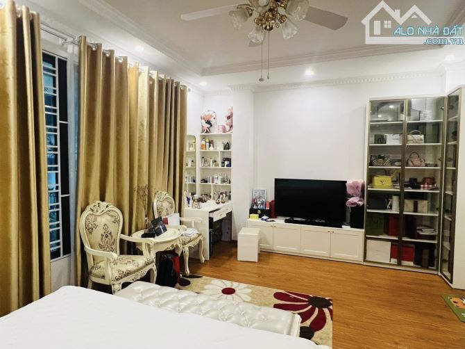 Nhà đẹp ở luôn Hoàng Quốc Việt Cầu Giấy. Sổ A4 68m, 6 tầng 6 ngủ MT6m Giá 22 tỷ Ngỗ ô tô - 10