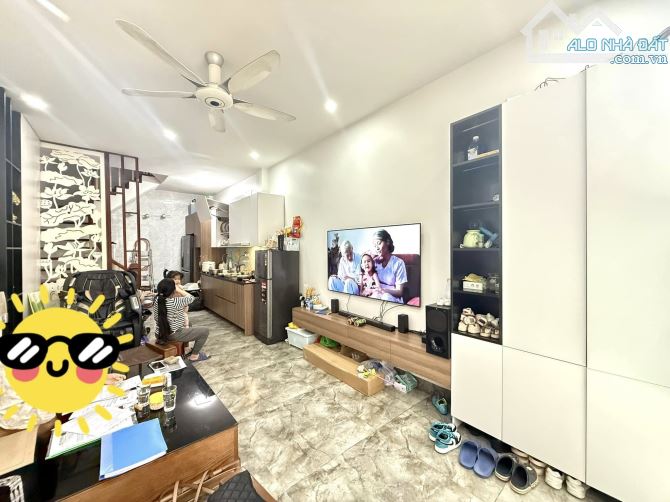 Bán nhà ngõ 24 kim đồng, oto tránh, kd đỉnh. Dt 35/40m x 6t mt 3.6m giá 13.3 Tỷ - 11