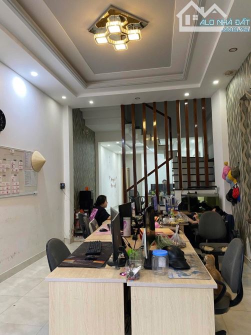 Bán nhà 3 tầng mặt tiền đường Lương Thế Vinh cạnh Cầu Rồng - 1
