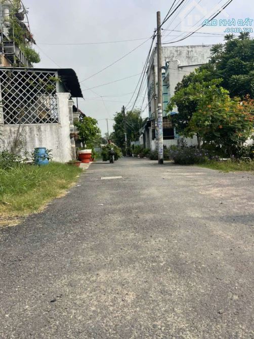NGỘP NGÂN HÀNG BÁN CẮT LỖ. LÔ ĐẤT NGANG 6m ĐƯỜNG NHỰA SẠCH SẼ RỘNG RÃI. GIÁ CHỈ 3.5 TỶ - 1