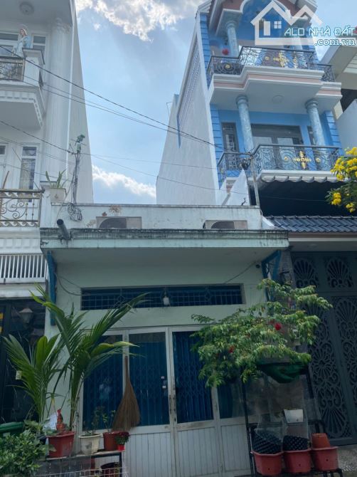 Nhà hẻm nhựa một xẹt 8m đường Lê Văn Quới gần ngã tư Bốn xã, 4x16m, 1 trệt 1 lửng - 1