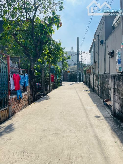 3Tỷ650__108m2__Bán Đất tặng Nhà Cấp 4 cách Nguyễn Công Hoan 20m__gần Hội trường Đông Hòa - 1
