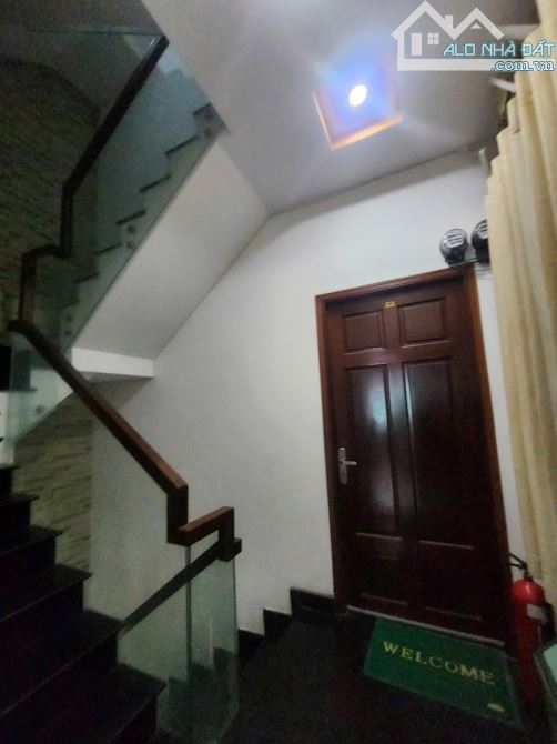 CHDV Cao Cấp Full Nội Thất – Dòng Tiền 300Tr/Năm – Gần Vincom Q8 – Giá Chỉ 8.6 Tỷ! - 1