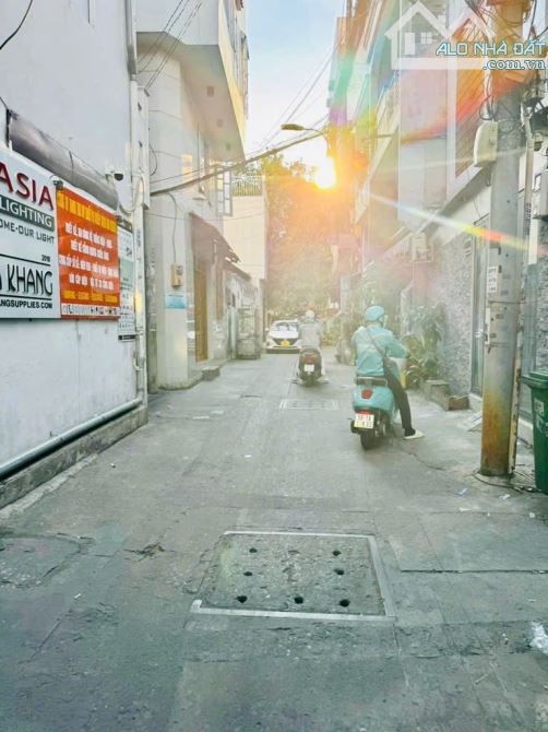 NHÀ ĐẸP 2 TẦNG 45M2 - ĐINH TIÊN HOÀNG - 1 BƯỚC SANG QUẬN 1 - 3PN - 1