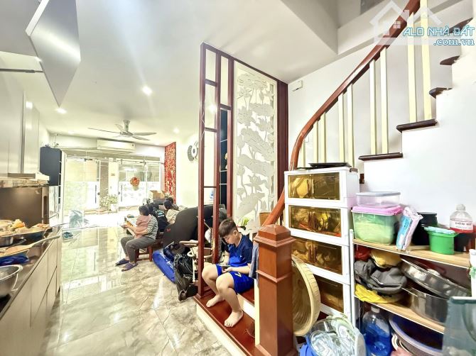 Bán nhà ngõ 24 kim đồng, oto tránh, kd đỉnh. Dt 35/40m x 6t mt 3.6m giá 13.3 Tỷ - 1