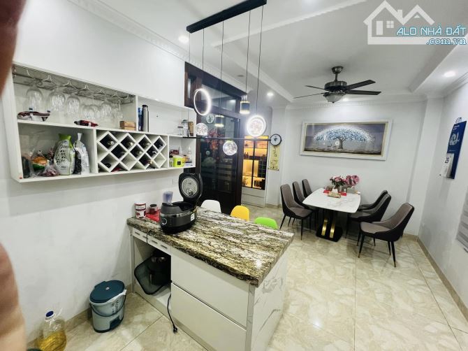 Nhà đẹp ở luôn Hoàng Quốc Việt Cầu Giấy. Sổ A4 68m, 6 tầng 6 ngủ MT6m Giá 22 tỷ Ngỗ ô tô - 1