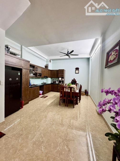 Bán Nhà Trương Định, Ngõ Ô TÔ Thông, Kinh Doanh, Mặt tiền rộng giá tốt chỉ 180 triệu/m2 - 1