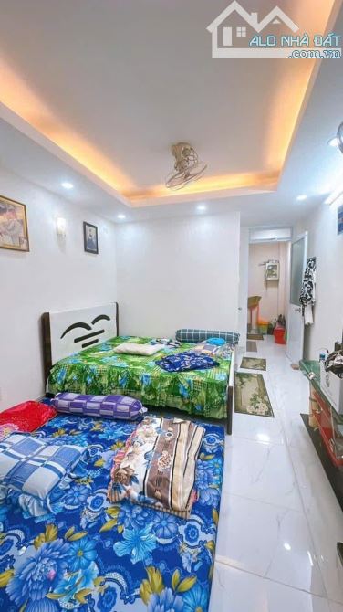 Bán nhà Quận 4, sát mặt tiền Tôn Đản chỉ 1 căn, DTSD 115M2, 5 tầng, nhích 5 tỷ - 1