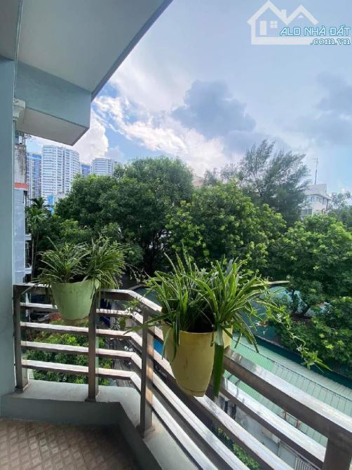 BIỆT THỰ HOÀNG QUỐC VIỆT- SÁT VÁCH STARLAKE  🩸180m2- MT 13m🩸 💸35 tỷ - CTL💸 - - 2