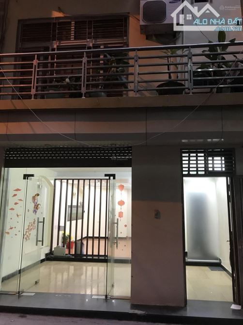 Cho thuê nhà ngõ 31 phố Trần Quốc Hoàn, Dt 45m2 x 5 tầng mỗi tầng 1 phòng, ô tô đậu cửa - 2