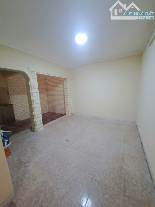 Cho thuê nhà mặt ngõ 1 phố Trần Quốc Hoàn - Cầu Giấy. Diện tích 70M x 4 Tầng mặt tiền 6M - 2