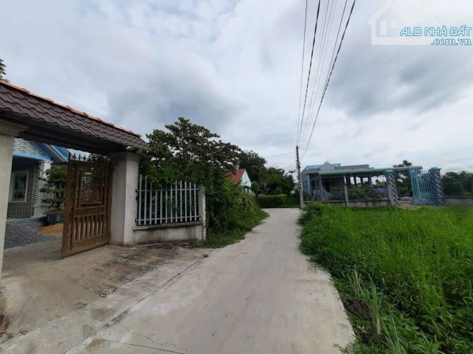 Đất thổ vườn 1085m2 (239m2 thổ cư) đường DT830B ngay UBND xã Tân Trạch - 2