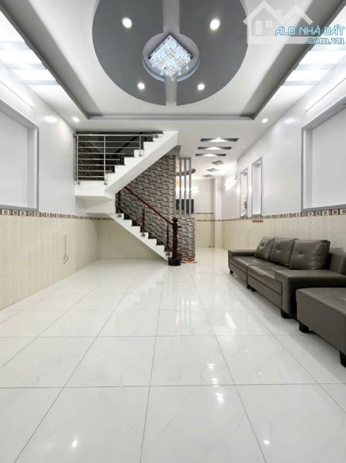 1 căn duy nhất hẻm 6m Đào Tông Nguyên, Nhà Bè, DT 5x10,5m, 3 lầu. Giá chỉ 5,1 tỳ - 2