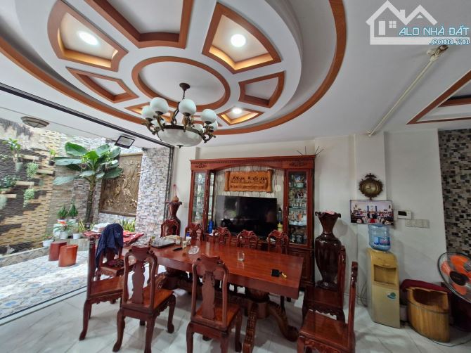Cần Bán Biệt Thự P.7 Tân Bình Ngang 8mx27m, 1 Hầm, 5Tầng, Full Nội Thất GIÁ CHỈ 37TỶ - 2