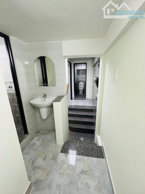 MẶT TIỀN NGUYỄN TRÃI P.14 Q5 (4X20M) 2T 4PN MỚI CỨNG. GIÁ 28 TRIỆU/ THÁNG - 2