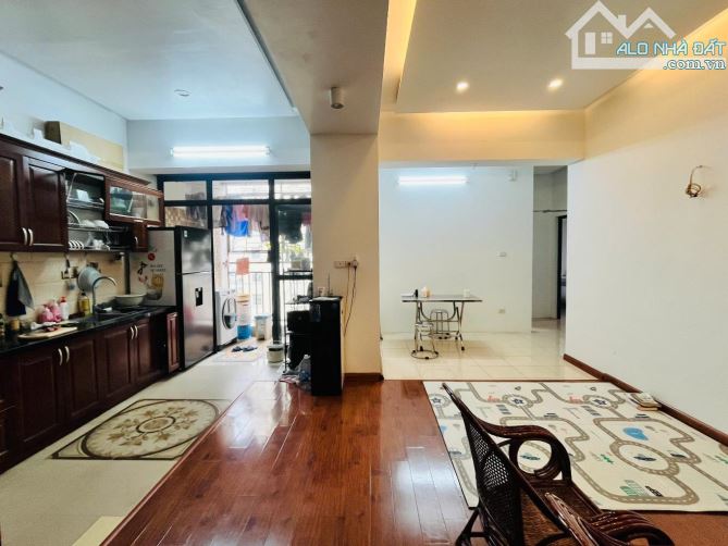Hàng hiếm, giá rẻ. Bán căn hộ góc 2 ngủ view Hồ Tây thoáng mát, khu toàn người giàu - 2