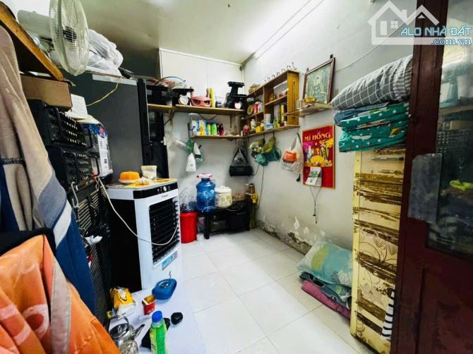 NHÀ ĐẸP 2 TẦNG 45M2 - ĐINH TIÊN HOÀNG - 1 BƯỚC SANG QUẬN 1 - 3PN - 2