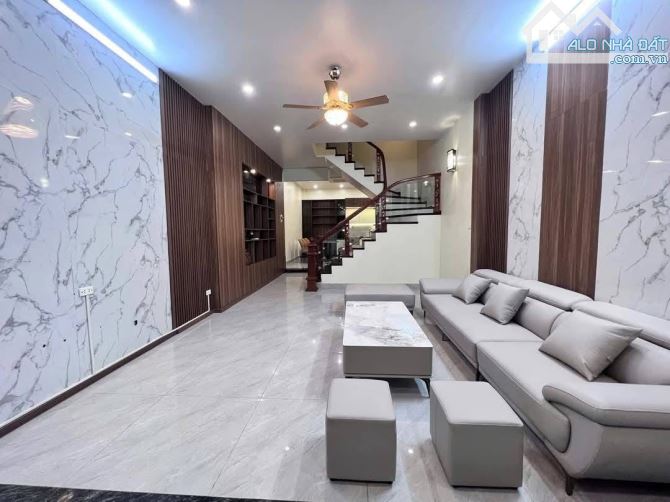 Nhà đẹp Nguyễn Lân, Thanh Xuân, ô tô dỗ cửa, KD văn phòng, 5 tầng, 50m, 10,65 Tỷ