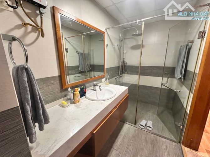 Căn hộ cao cấp phố Nguyễn Văn Cừ-Chương Dương-Long Biên. DT 85m2x 4 pn x 2 wc. Giá 6.5 tỷ - 2
