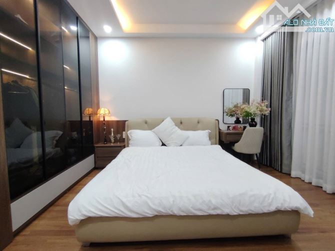 Cần chuyển nhượng ngôi nhà đẹp Bồ Đề long biên 42m 6 tầng thang máy ngõ ô tô 11 tỷ - 2