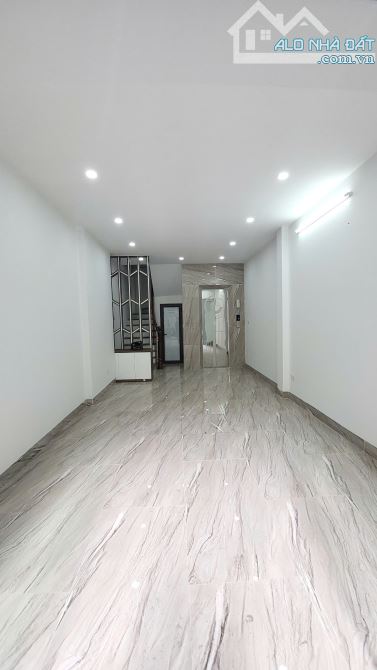Nhà Thạch Bàn – Cổ Linh 36m2 Xây 6 Tầng Ngay Mặt Phố, Ô Tô Đỗ Cửa – 7.x tỷ - 2