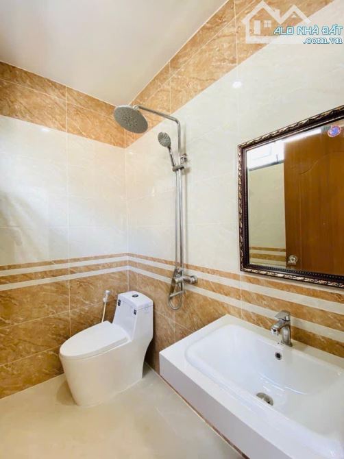 BÁN GẤP,Nhà 5 tầng,lô góc,sổ hồng riêng,hểm xe hơi,tại P6,Lê Đức Thọ,Gò Vấp, giá chỉ 6,2ỷ - 2