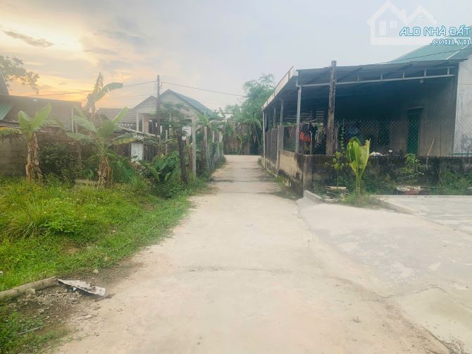 Thủy Lương hàng Mới Đất Kiệt ô tô Trần Hoàn. Gần ngã 5 Thủy Lương Dt: 112m2 Giá: - 2