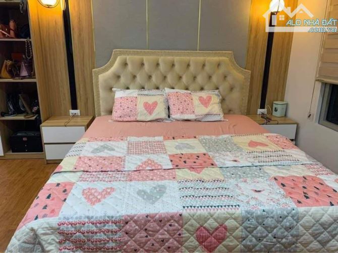 SIÊU PHẨM GIỮA LÒNG CẦU GIẤY – HỒ TÙNG MẬU – NHÀ ĐẸP 5 TẦNG – MẶT NGÕ KINH DOANH