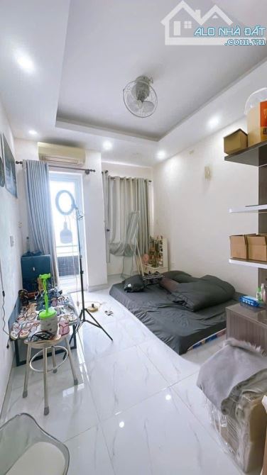 Bán nhà Quận 4, sát mặt tiền Tôn Đản chỉ 1 căn, DTSD 115M2, 5 tầng, nhích 5 tỷ - 2